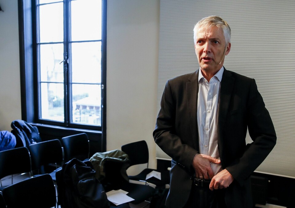 Økonomiprofessor Steinar Holden mener Norge må endre vaksinestrategien etter leveransetrøbbel. Økonomiprofessor Steinar Holden mener Norge må endre vaksinestrategien etter leveransetrøbbel.