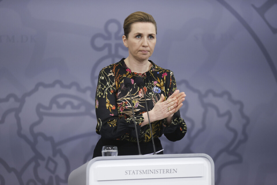 Et flertall av danske politikere vil at statsminister Mette Frederiksen og regjeringen skal se på den norske skolemodellen under koronapandemien. Et flertall av danske politikere vil at statsminister Mette Frederiksen og regjeringen skal se på den norske skolemodellen under koronapandemien.