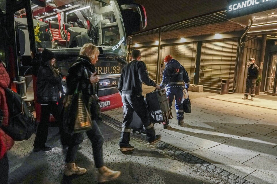Flere flyktninger fra Ukraina kom søndag kveld til mottaket på Scandic Helsfyr, etter at de ble hentet med buss på grensen mellom Ukraina og Polen. Flere flyktninger fra Ukraina kom søndag kveld til mottaket på Scandic Helsfyr, etter at de ble hentet med buss på grensen mellom Ukraina og Polen.