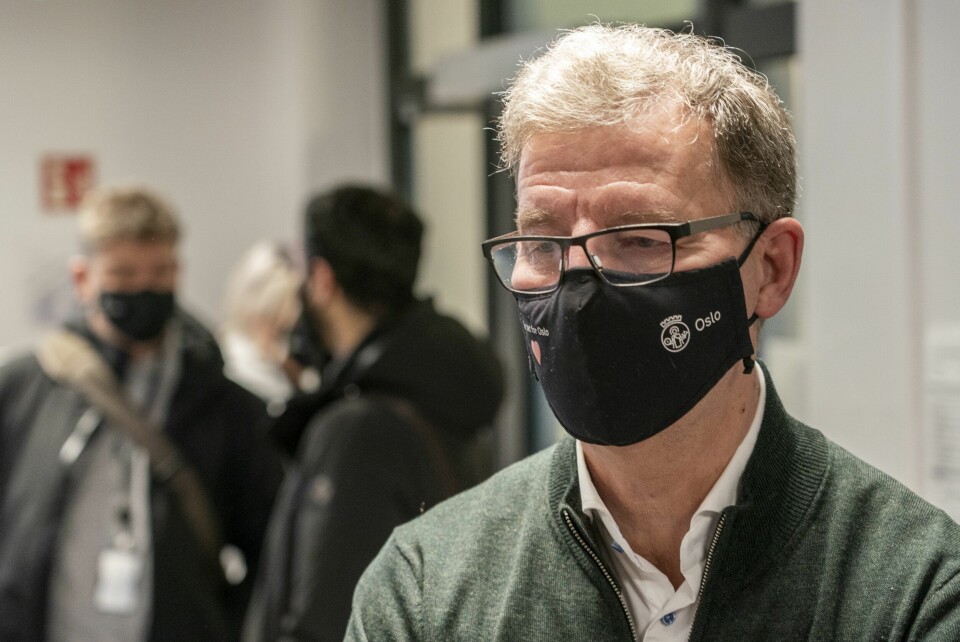 Torsdag sendte Oslo kommune et brev til Helsedirektoratet med en klar advarsel om at dagens testtillbud vil knekke sammen med uakseptabelt lange ventetider på timer og enorme køer på drop-in. Her er helsebyråd Robert Steen (Ap) på besøk på Bjerke vaksinesenter Torsdag sendte Oslo kommune et brev til Helsedirektoratet med en klar advarsel om at dagens testtillbud vil knekke sammen med uakseptabelt lange ventetider på timer og enorme køer på drop-in. Her er helsebyråd Robert Steen (Ap) på besøk på Bjerke vaksinesenter