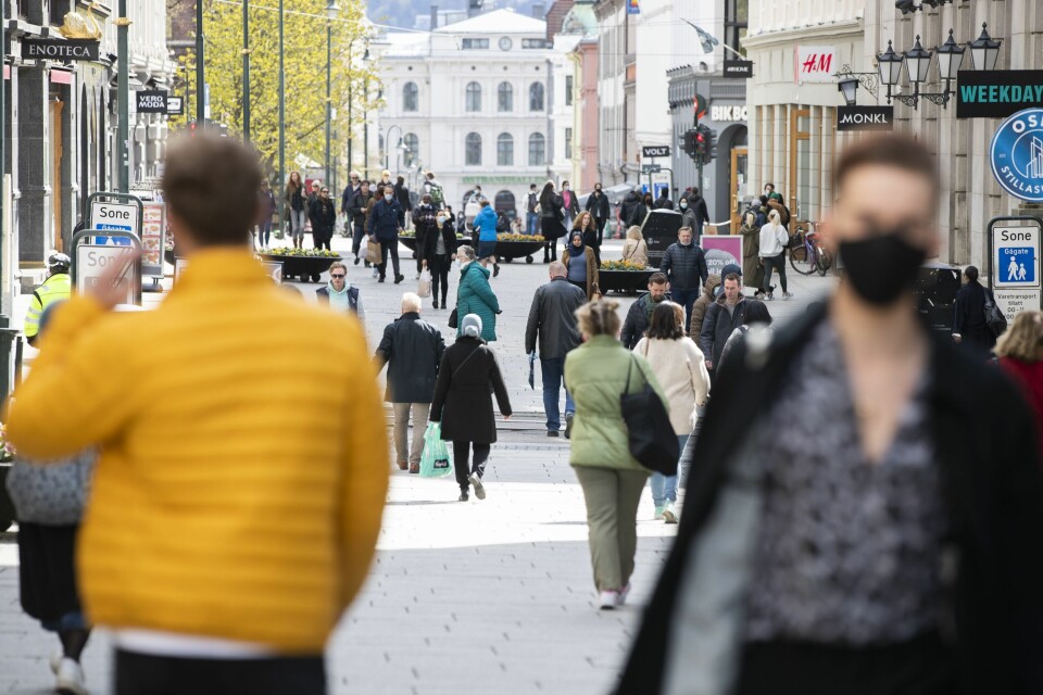 Karl Johans gate etter gjenåpningen i mai i fjor. Etter gjenåpningen gikk Norge inn i et halvår med skyhøyt sykefravær. Karl Johans gate etter gjenåpningen i mai i fjor. Etter gjenåpningen gikk Norge inn i et halvår med skyhøyt sykefravær.