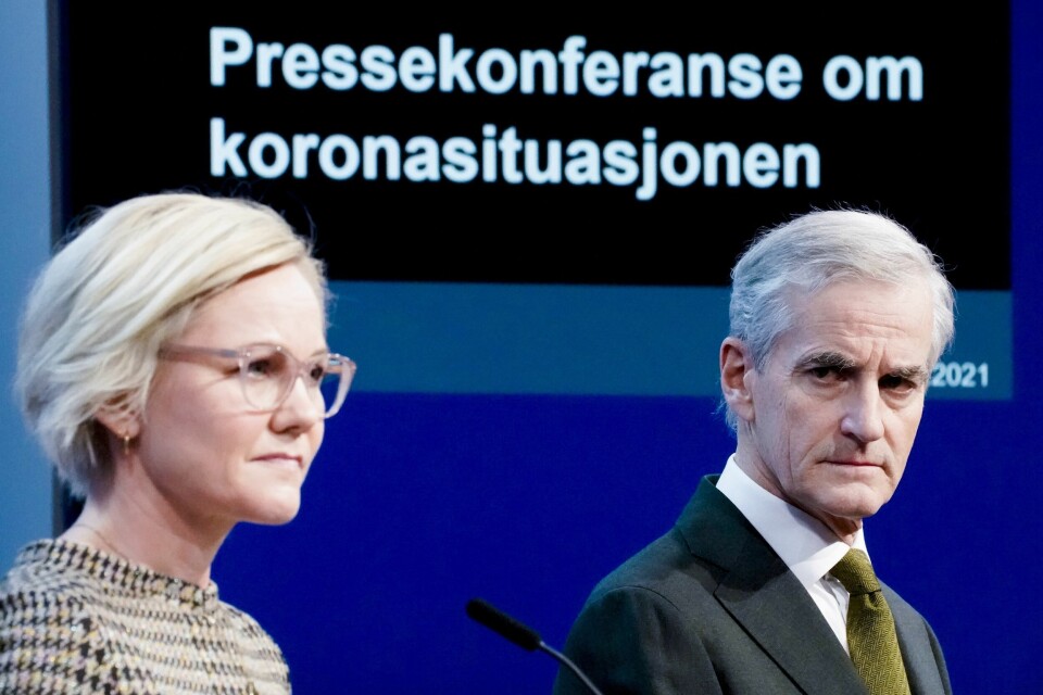 Helse- og omsorgsminister Ingvild Kjerkol (Ap) og statsminister Jonas Gahr Støre (Ap) under pressekonferanse om koronasituasjonen mandag. Helse- og omsorgsminister Ingvild Kjerkol (Ap) og statsminister Jonas Gahr Støre (Ap) under pressekonferanse om koronasituasjonen mandag.