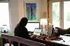 Brannmurene som er installert på rådhusene følger ikke med når de ansatte jobber fra pc-en hjemme.