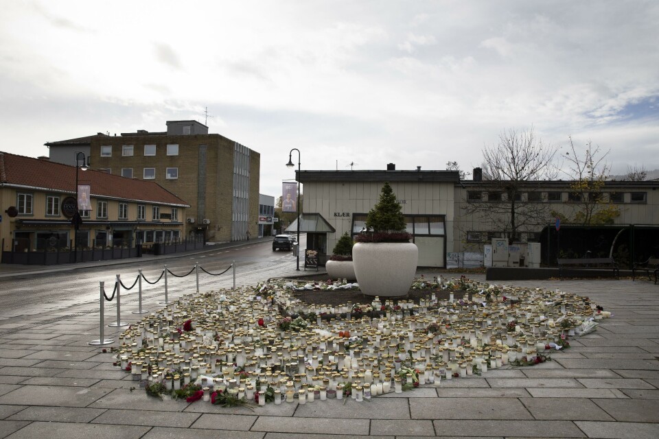 Samhandlingen mellom spesialisthelsetjenesten, kommune- og justissektoren er uklar for pasienter med psykiske lidelser og voldsrisiko, ifølge direktør Pål Iden i Ukom. Bildet viser minnested etter de fem drapene som ble begått. Samhandlingen mellom spesialisthelsetjenesten, kommune- og justissektoren er uklar for pasienter med psykiske lidelser og voldsrisiko, ifølge direktør Pål Iden i Ukom. Bildet viser minnested etter de fem drapene som ble begått.