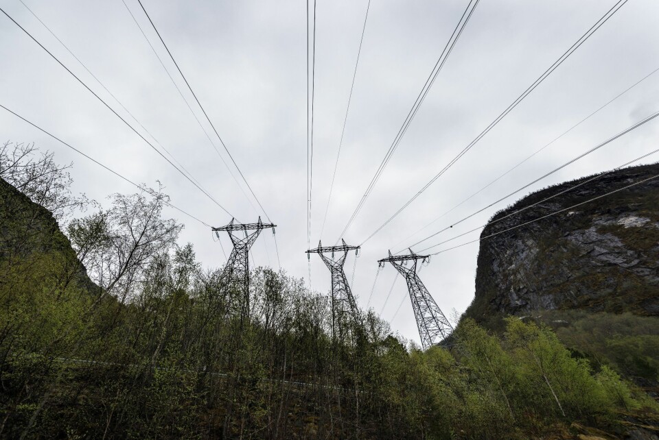 Elvia, BKK Nett, Lnett i Rogaland, Haugaland Kraft Nett, Lofot Kraft, Elmea og Norgesnett har varslet at de vil beholde dagens nettleieløsning også over nyttår. Her ser vi kraftmaster fra Aurland I kraftverk. Elvia, BKK Nett, Lnett i Rogaland, Haugaland Kraft Nett, Lofot Kraft, Elmea og Norgesnett har varslet at de vil beholde dagens nettleieløsning også over nyttår. Her ser vi kraftmaster fra Aurland I kraftverk.
