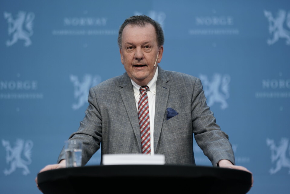 Gjerdrumutvalgets utvalgets leder Inge Ryan overleverte mandag utvalgets utredning om forebygging av kvikkleireskred til olje- og energiminister Terje Aasland og kommunal- og distriktsminister Bjørn Arild Gram. Gjerdrumutvalgets utvalgets leder Inge Ryan overleverte mandag utvalgets utredning om forebygging av kvikkleireskred til olje- og energiminister Terje Aasland og kommunal- og distriktsminister Bjørn Arild Gram.
