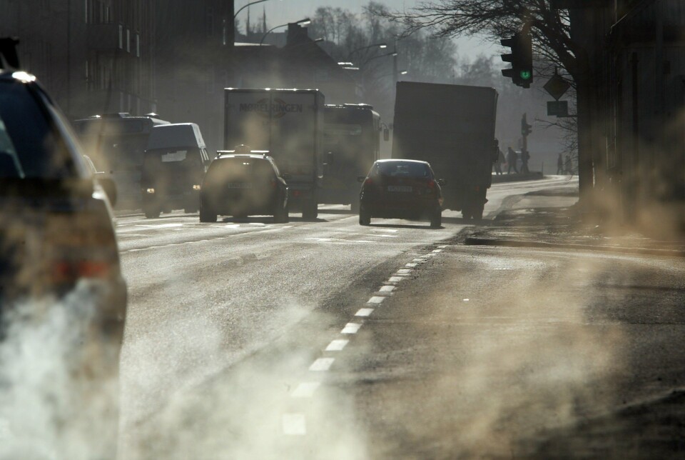 De viktigste kildene til svevestøv i Norge er veitrafikk, vedfyring og utslipp fra industrien, i tillegg til langtransportert svevestøv fra kontinentet. De viktigste kildene til svevestøv i Norge er veitrafikk, vedfyring og utslipp fra industrien, i tillegg til langtransportert svevestøv fra kontinentet.