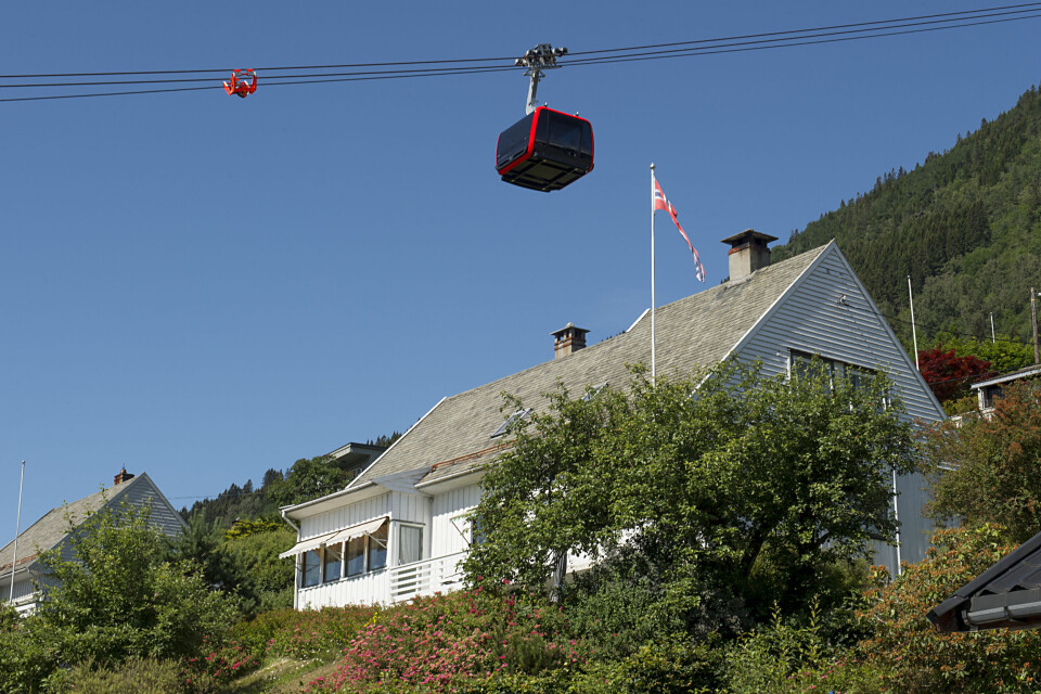 Gondolbanen på Voss åpnet sommeren 2019. Nå slår Høyesterett at grunneierne også har eiendomsrett til lufta rett over egen bolig. Gondolbanen på Voss åpnet sommeren 2019. Nå slår Høyesterett at grunneierne også har eiendomsrett til lufta rett over egen bolig.