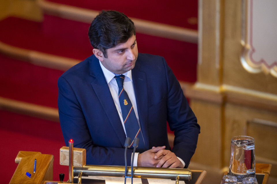 Himanshu Gulati (Frp) mener eksamenskaoset begynner å ligne en skandale. Nå vil han ha svar fra kunnskapsminister Tonje Brenna (Ap). Himanshu Gulati (Frp) mener eksamenskaoset begynner å ligne en skandale. Nå vil han ha svar fra kunnskapsminister Tonje Brenna (Ap).