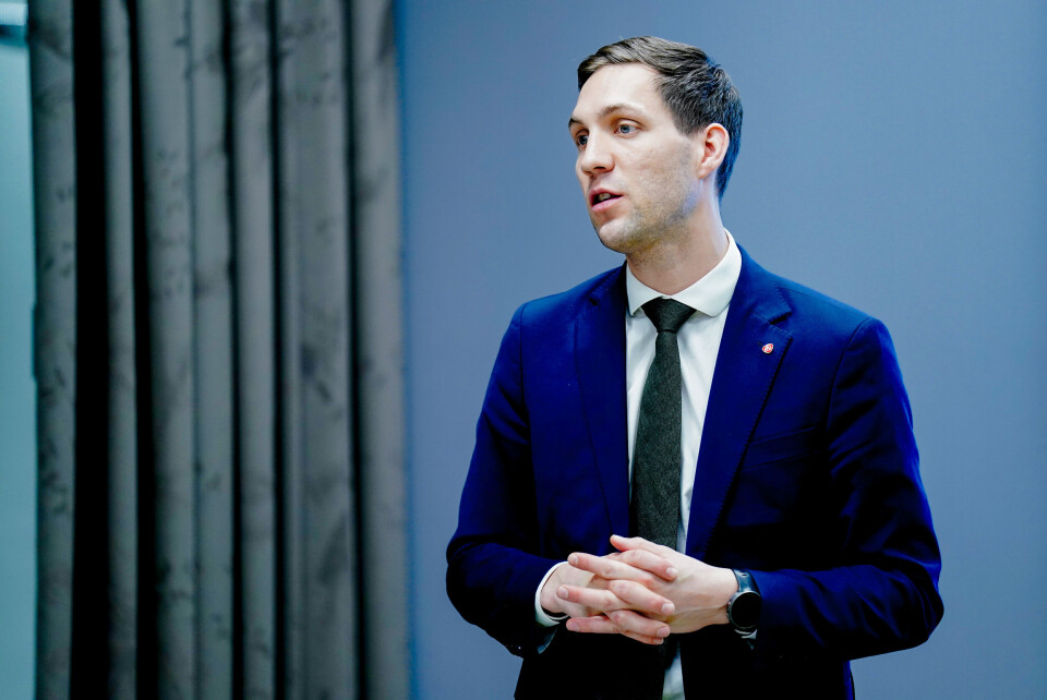 Klima- og miljøminister Andreas Bjelland Eriksen mottok naturrisiko-rapporten mandag. Foto: Fredrik Varfjell / NTB Klima- og miljøminister Andreas Bjelland Eriksen mottok naturrisiko-rapporten mandag. Foto: Fredrik Varfjell / NTB