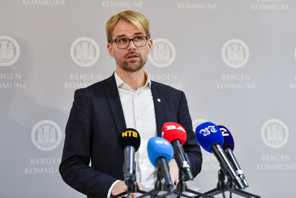 Byrådsleder i Bergen Roger Valhammer (Ap) går av etter at opposisjonen fikk støtte for å bygge Bybanen gjennom tunnel. Byrådsleder i Bergen Roger Valhammer (Ap) går av etter at opposisjonen fikk støtte for å bygge Bybanen gjennom tunnel.