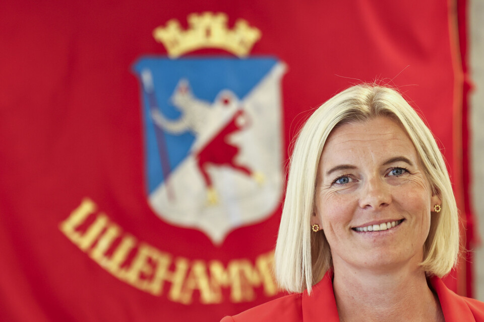 Lillehammer-ordfører Ingunn Trosholmen overtar som statssekretær på Statsministerens kontor. Lillehammer-ordfører Ingunn Trosholmen overtar som statssekretær på Statsministerens kontor.