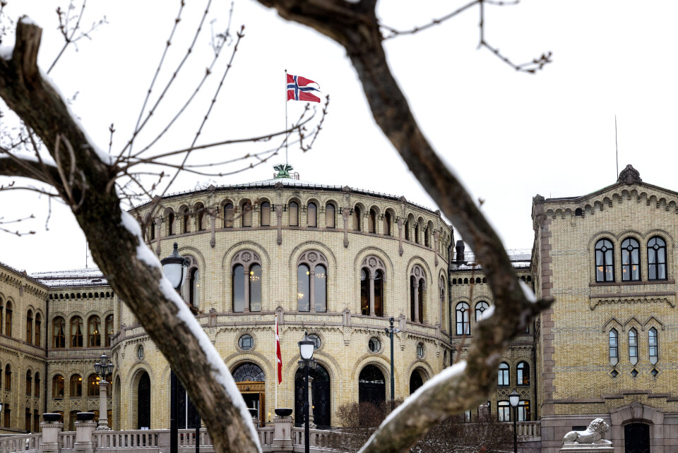 Tilliten til norske politikere går ned, ifølge Innbyggerundersøkelsen. Tilliten til norske politikere går ned, ifølge Innbyggerundersøkelsen.