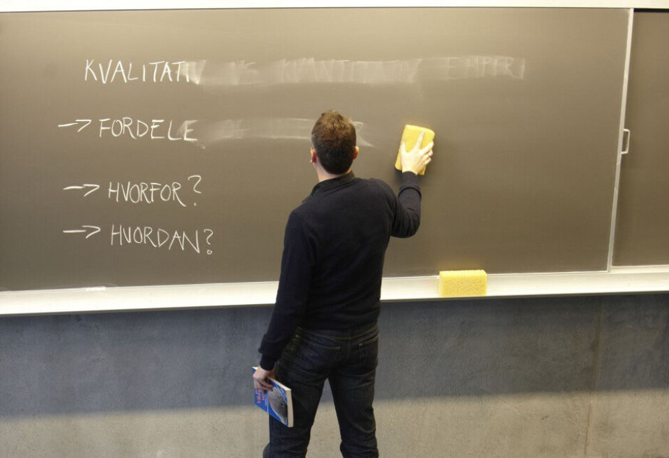 Tusenvis at lærere må de neste ti årene sette seg på skolebenken for å bli formelt kvalifisert til å undervise i basisfagene. Illustrasjonsfoto: Colourbox.com Tusenvis at lærere må de neste ti årene sette seg på skolebenken for å bli formelt kvalifisert til å undervise i basisfagene. Illustrasjonsfoto: Colourbox.com