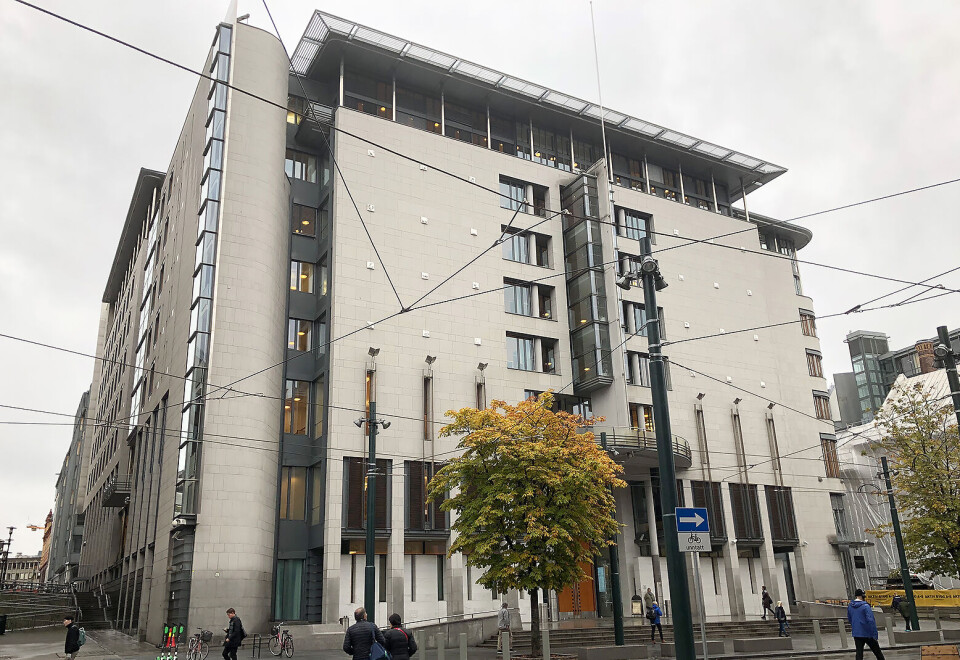 Oslo tingrett retter skarp kritikk mot barnevernet i Oslo, som lot ei jente besøke mor og stefar. Der fikk hun narkotika og ble utsatt for overgrep. Oslo tingrett retter skarp kritikk mot barnevernet i Oslo, som lot ei jente besøke mor og stefar. Der fikk hun narkotika og ble utsatt for overgrep.