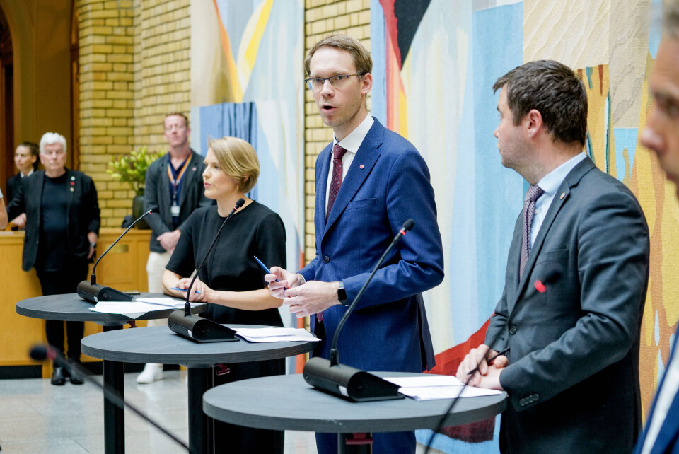 Kari Elisabeth Kaski (SV), Eigil Knutsen (Ap) og Geir Pollestad (Sp) er kommet til enighet i revidert nasjonalbudsjett. Kari Elisabeth Kaski (SV), Eigil Knutsen (Ap) og Geir Pollestad (Sp) er kommet til enighet i revidert nasjonalbudsjett.
