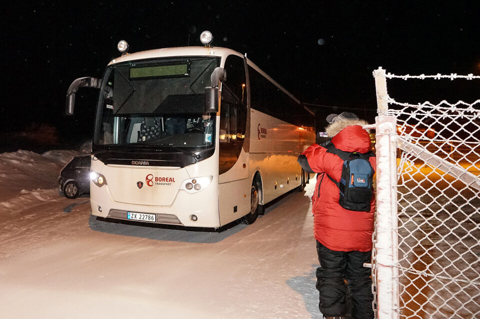 Tirsdag kveld ble 13 asylsøkere hentet ut fra Ankomstsenter Finnmark på Høybuktmoen utenfor Kirkenes, og returnert over Storskog grensestasjon til Russland. Foto: Ole-Tommy Pedersen / iFinnmark.no / NTB scanpix Tirsdag kveld ble 13 asylsøkere hentet ut fra Ankomstsenter Finnmark på Høybuktmoen utenfor Kirkenes, og returnert over Storskog grensestasjon til Russland. Foto: Ole-Tommy Pedersen / iFinnmark.no / NTB scanpix