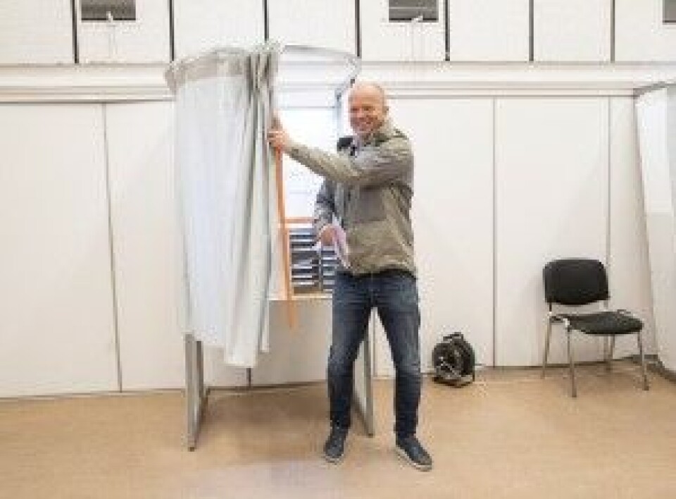 Senterpartiets leder (Sp) Trygve Slagsvold Vedum avgir sin stemme på Ilseng Samfunnshus mandag.Foto: Terje Bendiksby / NTB scanpix Senterpartiets leder (Sp) Trygve Slagsvold Vedum avgir sin stemme på Ilseng Samfunnshus mandag.Foto: Terje Bendiksby / NTB scanpix