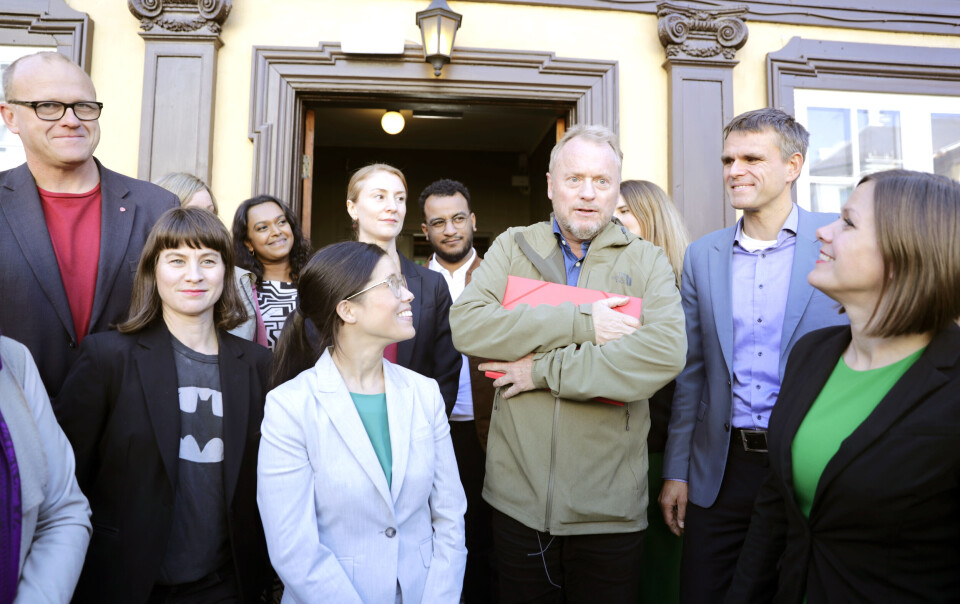 Byrådsforhandlingene mellom Oslo Ap, Oslo MDG og Oslo SV startet fredag. Fra venstre: Frode Jacobsen (Ap), Inga Marte Thorkildsen (SV), Sunniva Holmås Eidsvoll (SV), Omar Samy Gamal (SV), Lan Marie Berg (MDG), Raymond Johansen (Ap), Einar Wilhelmsen (MDG) og Hanna E. Marcussen (MDG). Foto: Berit Roald / NTB scanpix Byrådsforhandlingene mellom Oslo Ap, Oslo MDG og Oslo SV startet fredag. Fra venstre: Frode Jacobsen (Ap), Inga Marte Thorkildsen (SV), Sunniva Holmås Eidsvoll (SV), Omar Samy Gamal (SV), Lan Marie Berg (MDG), Raymond Johansen (Ap), Einar Wilhelmsen (MDG) og Hanna E. Marcussen (MDG). Foto: Berit Roald / NTB scanpix