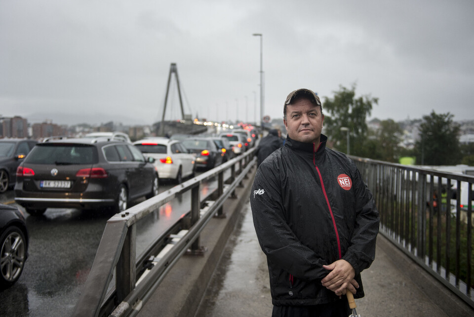 Hele styret og alle listekandidatene i Klepp FNB har meldt seg ut. Her er partiets grunnlegger Frode Myrhol møtt opp for å stenge trafikken på broen som går fra Stavanger til Hundvåg under en aksjon i 2018. Foto: Carina Johansen / NTB Scanpix Hele styret og alle listekandidatene i Klepp FNB har meldt seg ut. Her er partiets grunnlegger Frode Myrhol møtt opp for å stenge trafikken på broen som går fra Stavanger til Hundvåg under en aksjon i 2018. Foto: Carina Johansen / NTB Scanpix