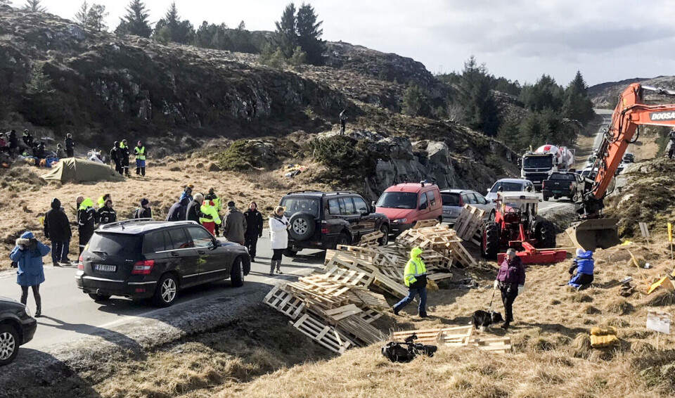 Det har vært demonstrasjoner mot det nye vindkraftverket. Foto: Ronny Teigås / NTB scanpix Det har vært demonstrasjoner mot det nye vindkraftverket. Foto: Ronny Teigås / NTB scanpix