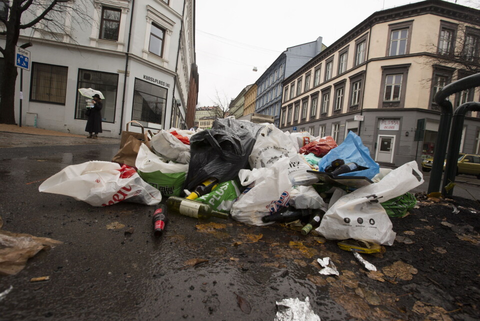 3. oktober fikk Oslo nye søppeltømmere fra selskapet Veireno. Siden den gang har problemene stått i kø, men flertallet i bystyret vil foreløpig ikke granske håndteringen av saken. Foto: Terje Bendiksby, NTB scanpix 3. oktober fikk Oslo nye søppeltømmere fra selskapet Veireno. Siden den gang har problemene stått i kø, men flertallet i bystyret vil foreløpig ikke granske håndteringen av saken. Foto: Terje Bendiksby, NTB scanpix