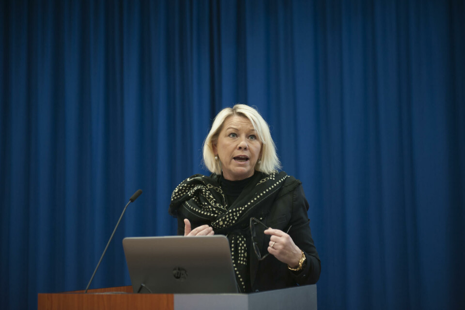 Kommunal- og moderniseringsminister Monica Mæland (H) har møtt kritikk for å hevde at det ble 5.500 færre ansatte i staten fra 2016 til 2017. I sum økte antall statsansatte med nær 900 årsverk. Nedgangen på 5.500 i statsforvaltningen skyldes omorganiseringer innad i staten. Arkivfoto: Terje Lien Kommunal- og moderniseringsminister Monica Mæland (H) har møtt kritikk for å hevde at det ble 5.500 færre ansatte i staten fra 2016 til 2017. I sum økte antall statsansatte med nær 900 årsverk. Nedgangen på 5.500 i statsforvaltningen skyldes omorganiseringer innad i staten. Arkivfoto: Terje Lien