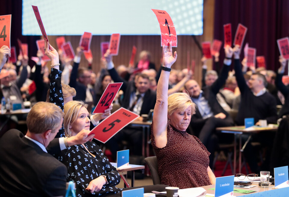 Kampen om vindkraft ble den hardeste på Frps landsmøte. Til slutt gikk de som vil la kommunene bestemmes om det skal bygges vindmøller eller ei, av med seieren. Foto: Lise Åserud / NTB scanpix Kampen om vindkraft ble den hardeste på Frps landsmøte. Til slutt gikk de som vil la kommunene bestemmes om det skal bygges vindmøller eller ei, av med seieren. Foto: Lise Åserud / NTB scanpix