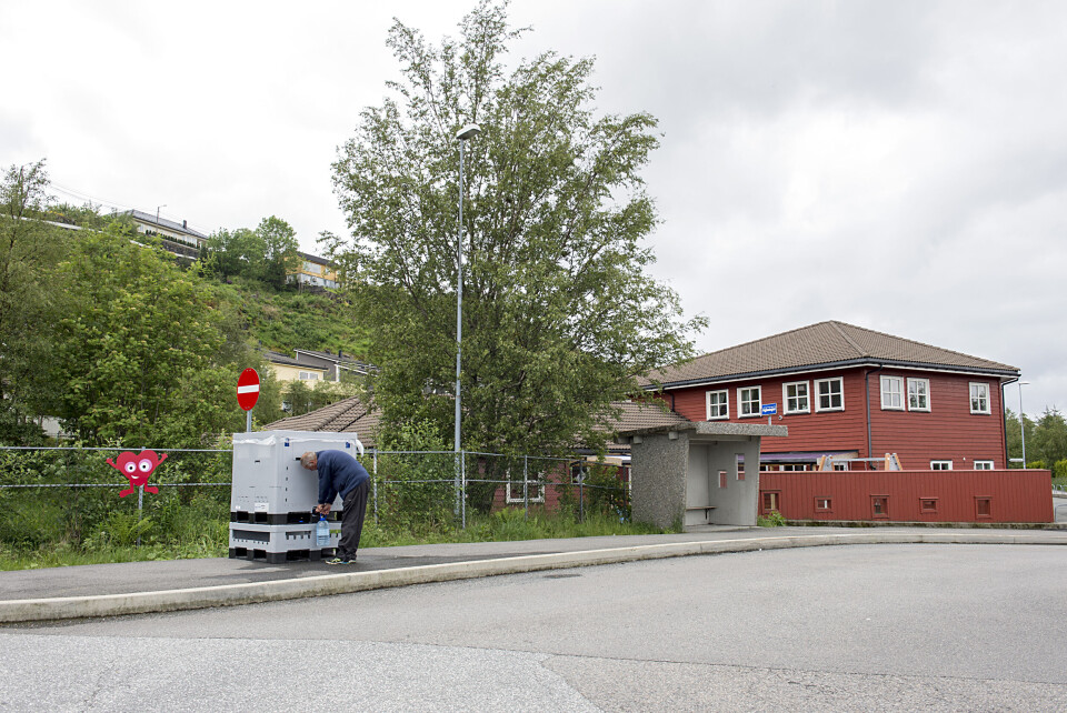 Vanntanker ble plassert rundt på Askøy i forbindelse med over 2.000 ble syke av drikkevannet i starten av juni.Foto: Marit Hommedal / NTB scanpix Vanntanker ble plassert rundt på Askøy i forbindelse med over 2.000 ble syke av drikkevannet i starten av juni.Foto: Marit Hommedal / NTB scanpix