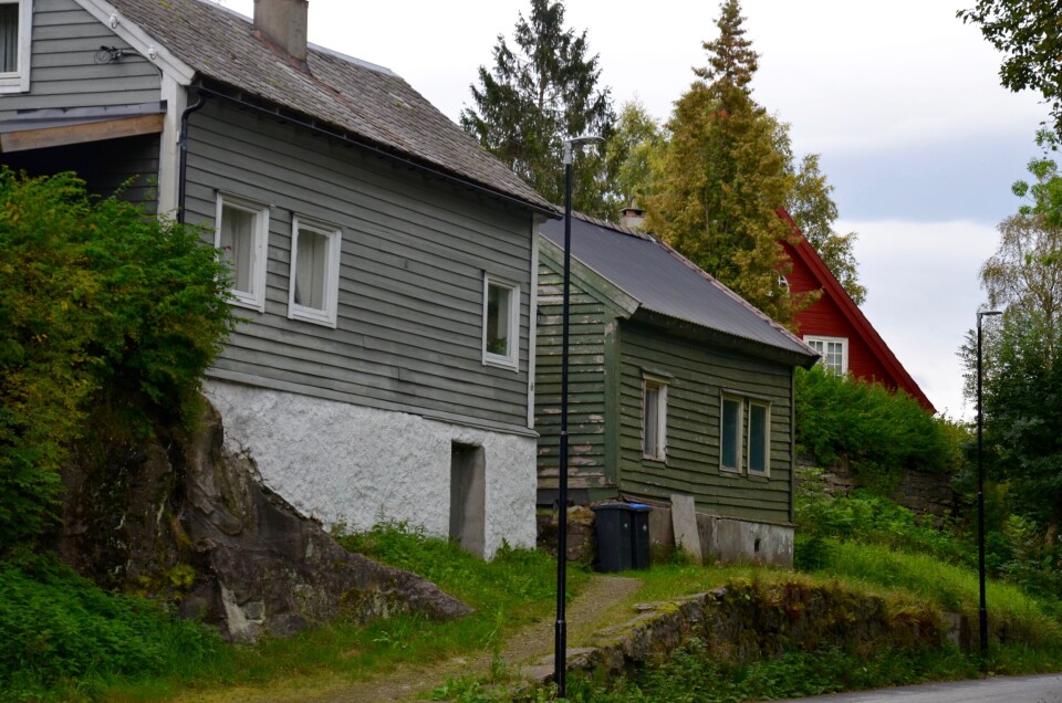 Regjeringen øker bevilningen til anskaffelse av utleieboliger. Den vil også forenkle plan- og bygningsloven. Alt med den hensikt å gjøre det lettere for kommunene å bosette flyktniner. Regjeringen øker bevilningen til anskaffelse av utleieboliger. Den vil også forenkle plan- og bygningsloven. Alt med den hensikt å gjøre det lettere for kommunene å bosette flyktniner.