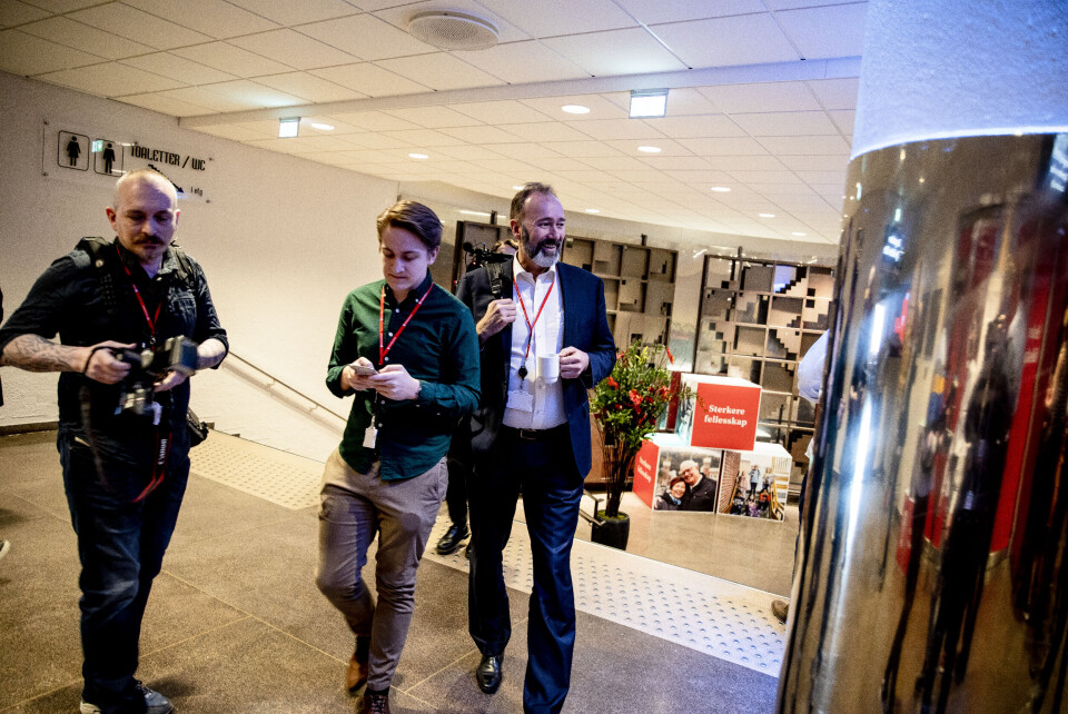 Trond Giske måtte trekke seg som nestleder i Arbeiderpartiet etter at varslersakene mot ham ble kjent i 2017 og 2018. Trond Giske måtte trekke seg som nestleder i Arbeiderpartiet etter at varslersakene mot ham ble kjent i 2017 og 2018.