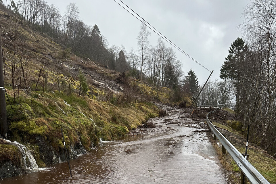 Søndag gikk det flere ras i Nordfjordeid i Stad kommune. Søndag gikk det flere ras i Nordfjordeid i Stad kommune.