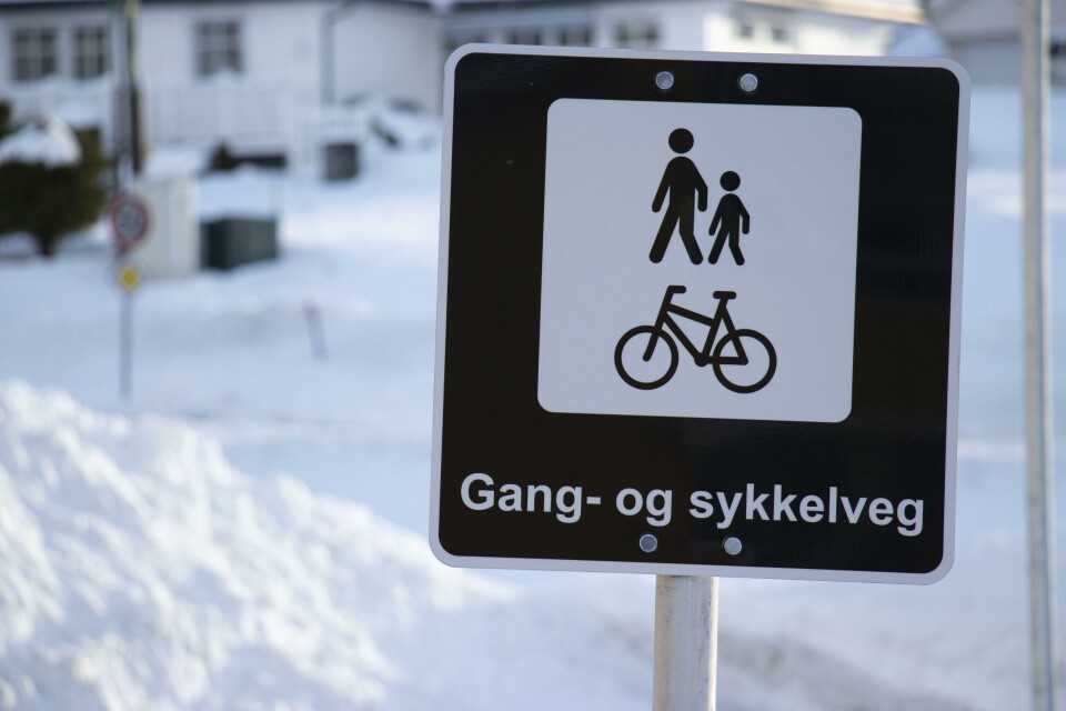 Samferdselsministeren har startet jakten på de beste trafikksikkerhetskommunene. Samferdselsministeren har startet jakten på de beste trafikksikkerhetskommunene.