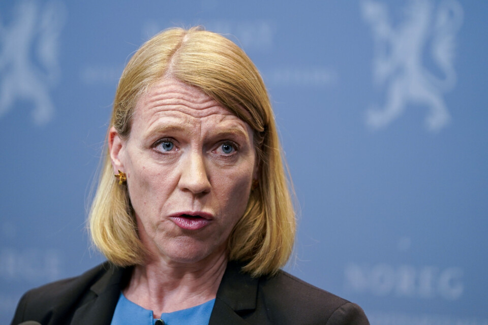 Utenriksminister Anniken Huitfeldt har kalt inn til pressekonferanse om mulige habilitetsbrudd. Utenriksminister Anniken Huitfeldt har kalt inn til pressekonferanse om mulige habilitetsbrudd.