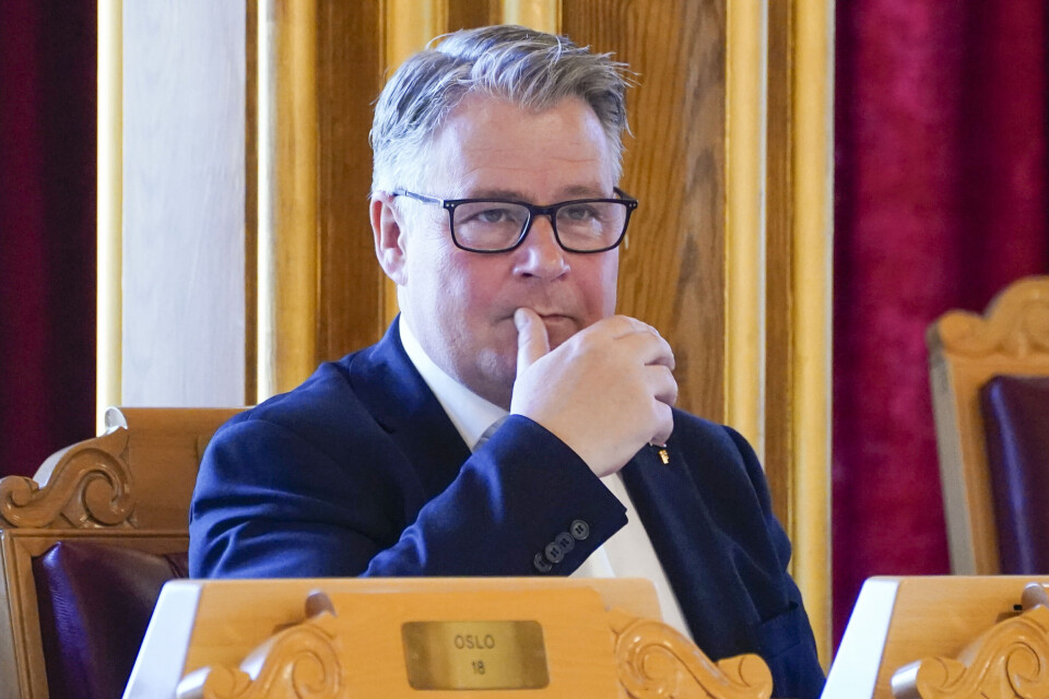 Per-Willy Amundsen (Frp) trakk seg som leder av justiskomiteen på Stortinget. Per-Willy Amundsen (Frp) trakk seg som leder av justiskomiteen på Stortinget.