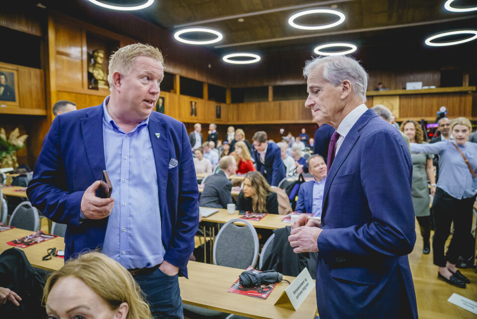 Nestleder Amund Hellesø (t.v.) i Trøndelag Ap, her sammen med statsminister Jonas Gahr Støre (Ap), synes det er beklagelig at helseministeren trakk seg etter at masteroppgaven hennes ble annullert. Nestleder Amund Hellesø (t.v.) i Trøndelag Ap, her sammen med statsminister Jonas Gahr Støre (Ap), synes det er beklagelig at helseministeren trakk seg etter at masteroppgaven hennes ble annullert.
