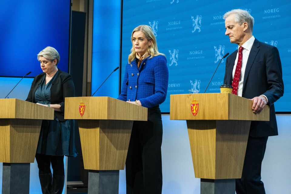 F.v.: arbeids- og inkluderingsminister Marte Mjøs Persen (Ap), justisminister Emilie Enger Mehl (Sp) og statsminister Jonas Gahr Støre (Ap) under regjeringens pressekonferanse 18. mars i forbindelse med invasjonen i Ukraina og konsekvensene den har for Norge. F.v.: arbeids- og inkluderingsminister Marte Mjøs Persen (Ap), justisminister Emilie Enger Mehl (Sp) og statsminister Jonas Gahr Støre (Ap) under regjeringens pressekonferanse 18. mars i forbindelse med invasjonen i Ukraina og konsekvensene den har for Norge.