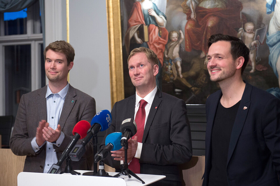 Den nye byrådslederen i Bergen – Harald Schjelderup (Ap) – vil ventelig presentere det nye byrådet tirsdag. Her er han flankert av de to toppkandidatene Erlend Horn (V) (til venstre) og Dag Inge Ulstein (KrF). Foto: Marit Hommedal / NTB scanpix Den nye byrådslederen i Bergen – Harald Schjelderup (Ap) – vil ventelig presentere det nye byrådet tirsdag. Her er han flankert av de to toppkandidatene Erlend Horn (V) (til venstre) og Dag Inge Ulstein (KrF). Foto: Marit Hommedal / NTB scanpix