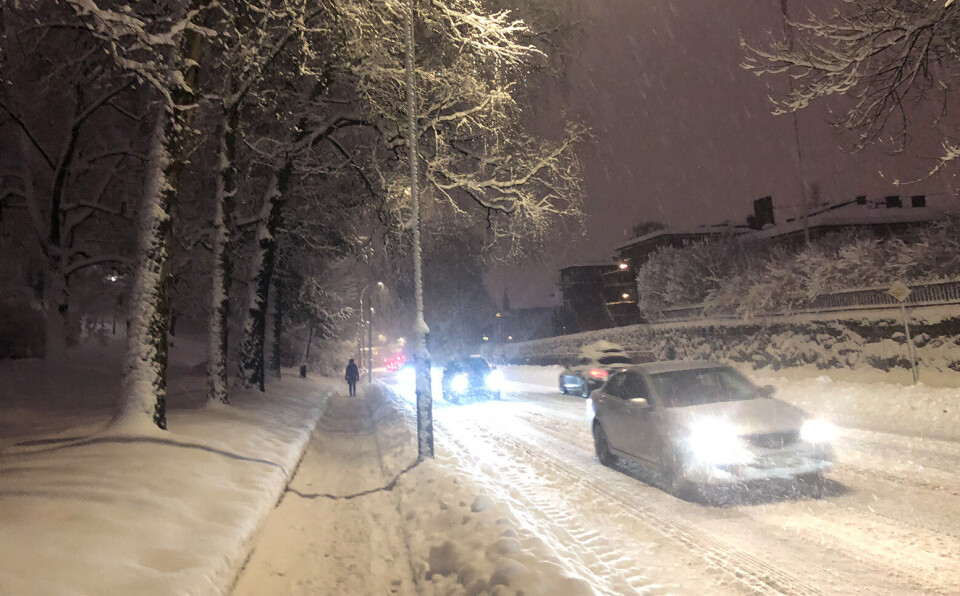 Store snømengder skaper problemer flere steder i landet. Dette bildet er tatt i Oslo tirsdag morgen. Foto: Terje Lien Store snømengder skaper problemer flere steder i landet. Dette bildet er tatt i Oslo tirsdag morgen. Foto: Terje Lien
