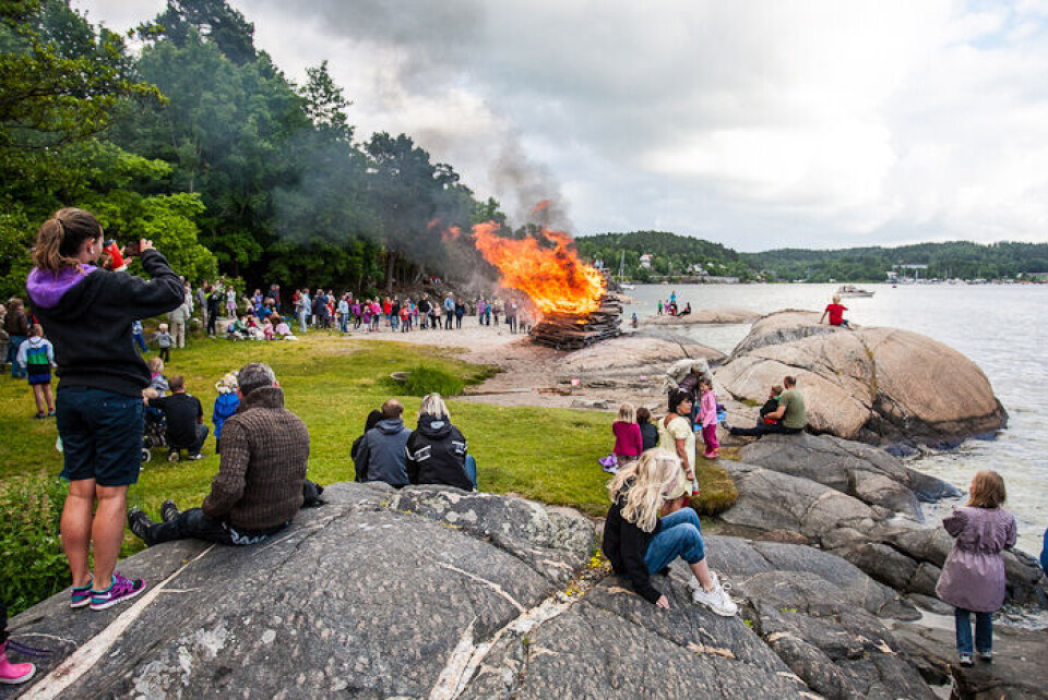 Dagen etter sankthansfeiringen bør man ha fri fra jobben, mener kommuneansatte i Tønsberg. Illustrasjonsfoto: Audun Braastad / NTB scanpix Dagen etter sankthansfeiringen bør man ha fri fra jobben, mener kommuneansatte i Tønsberg. Illustrasjonsfoto: Audun Braastad / NTB scanpix