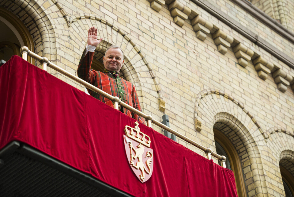 Det er ikke sikkert at Høyres Olemic Thommessen får hilse barnetoget som stortingspresident 17. mai neste år. Avgjørelsen blir tatt med det første. Foto: Fredrik Varfjell / NTB scanpix Det er ikke sikkert at Høyres Olemic Thommessen får hilse barnetoget som stortingspresident 17. mai neste år. Avgjørelsen blir tatt med det første. Foto: Fredrik Varfjell / NTB scanpix