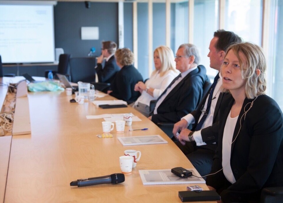 Advokat Lill Egeland (t.h.) svarer på kritikk på fra varslerne i Fredrikstad. Bildet er fra presentasjonen av granskingsrapportene i mai 2018. Foto: Terje Lien Advokat Lill Egeland (t.h.) svarer på kritikk på fra varslerne i Fredrikstad. Bildet er fra presentasjonen av granskingsrapportene i mai 2018. Foto: Terje Lien