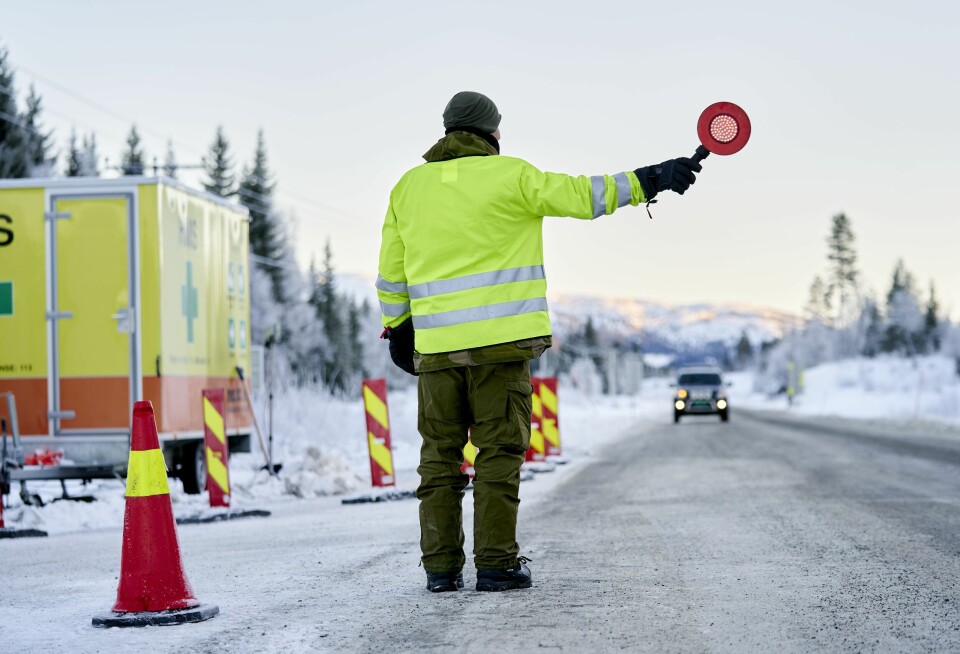 – Regjeringen har bestemt at alle som kommer til landet, skal testes ved grensepassering. Dette er et viktig tiltak for å begrense import av smitte, sier helsedirektør Bjørn Guldvog. Bildet er fra grenseen mot Sverige i Meråker – Regjeringen har bestemt at alle som kommer til landet, skal testes ved grensepassering. Dette er et viktig tiltak for å begrense import av smitte, sier helsedirektør Bjørn Guldvog. Bildet er fra grenseen mot Sverige i Meråker.
