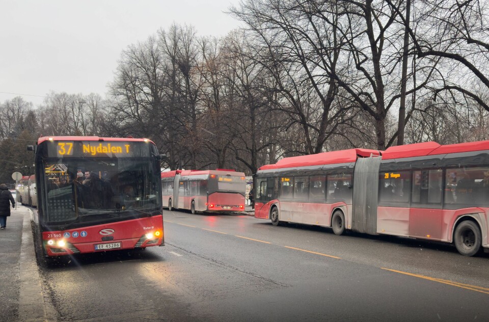 Et stort flertall av Oslos busser kan bli stående om Unibuss går konkurs. Et stort flertall av Oslos busser kan bli stående om Unibuss går konkurs.