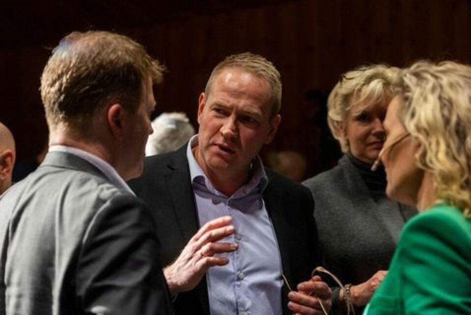 Gjelsvik fikk gåsehud av engasjementet i Søgne. Valgkampen i Kristiansand er i gang Leder for Søgne ut av Kristiansand-aksjonen ,Sigurd Berg Aasen, flankert av stortingsrepresentantene Sigbjørn Gjelsvik(Sp) og Gro-Anita Mykjåland (Sp).