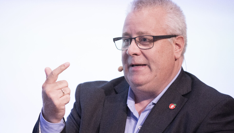 Frps helsepolitiske talsperson, Bård Hoksrud, sier han er møkklei av å vente på at regjeringen skal innføre grepet, som et enstemmig storting har stilt seg bak.