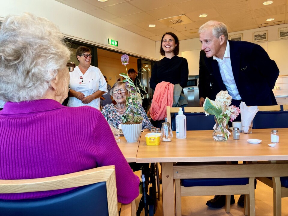 Stavanger – ordfører Kari Nessa Nordtun og partileder og statsminister Jonas Gahr Støre besøkte mandag Tasta sykehjem. Her møtte de blant annet beboer Reidun Gudbrandsen. Stavanger – ordfører Kari Nessa Nordtun og partileder og statsminister Jonas Gahr Støre besøkte mandag Tasta sykehjem. Her møtte de blant annet beboer Reidun Gudbrandsen.