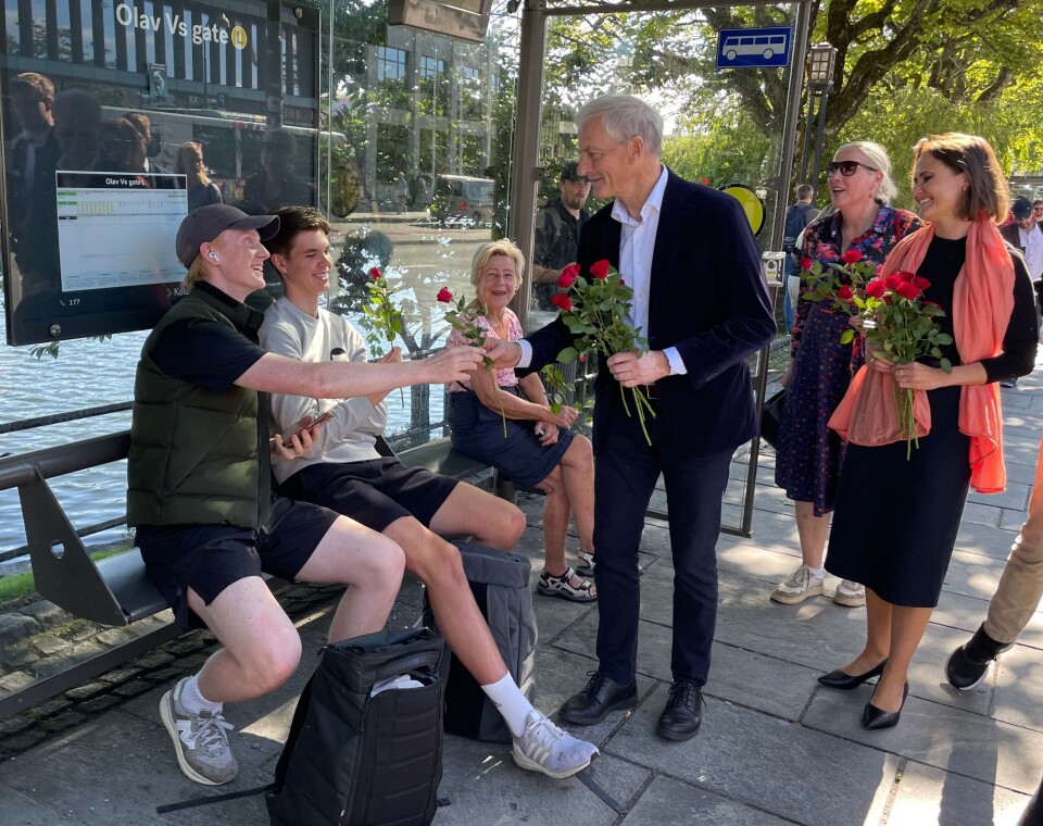 Støres spurt vil løfte Ap, men nok til å unngå oppgjør? Stavanger-ordfører Kari Nessa Nordtun og partileder Jonas Gahr Støre deler ut roser.