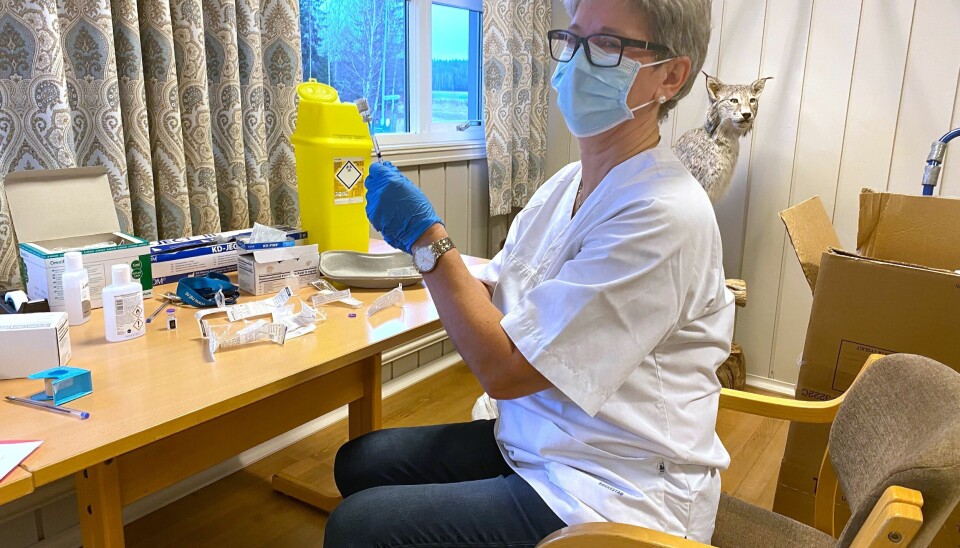 Arbeidsgivere må legge bedre til rette for eldre arbeidstakere slik at de står lenger i arbeid, skriver artikkelforfatteren.