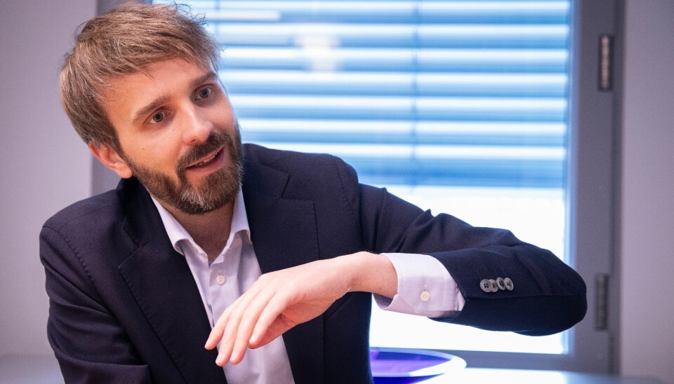 Jan Christian Vestre (Ap) vil legge til rette for størst mulig inkludering og deltakelse i samfunnet for brukere av brukerstyrt personlig assistanse (BPA). Helse- og omsorgsminister Jan Christian Vestre (Ap) på sitt kontor.